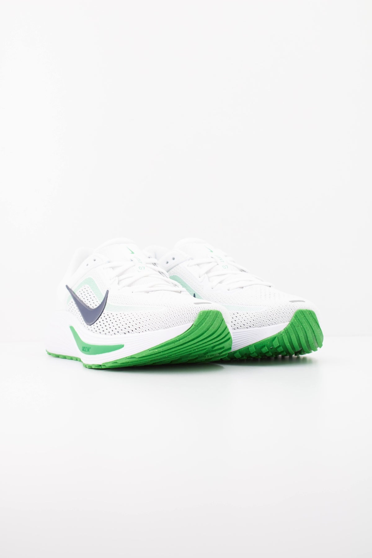 NIKE NIKE QUEST en color BLANCO (2)
