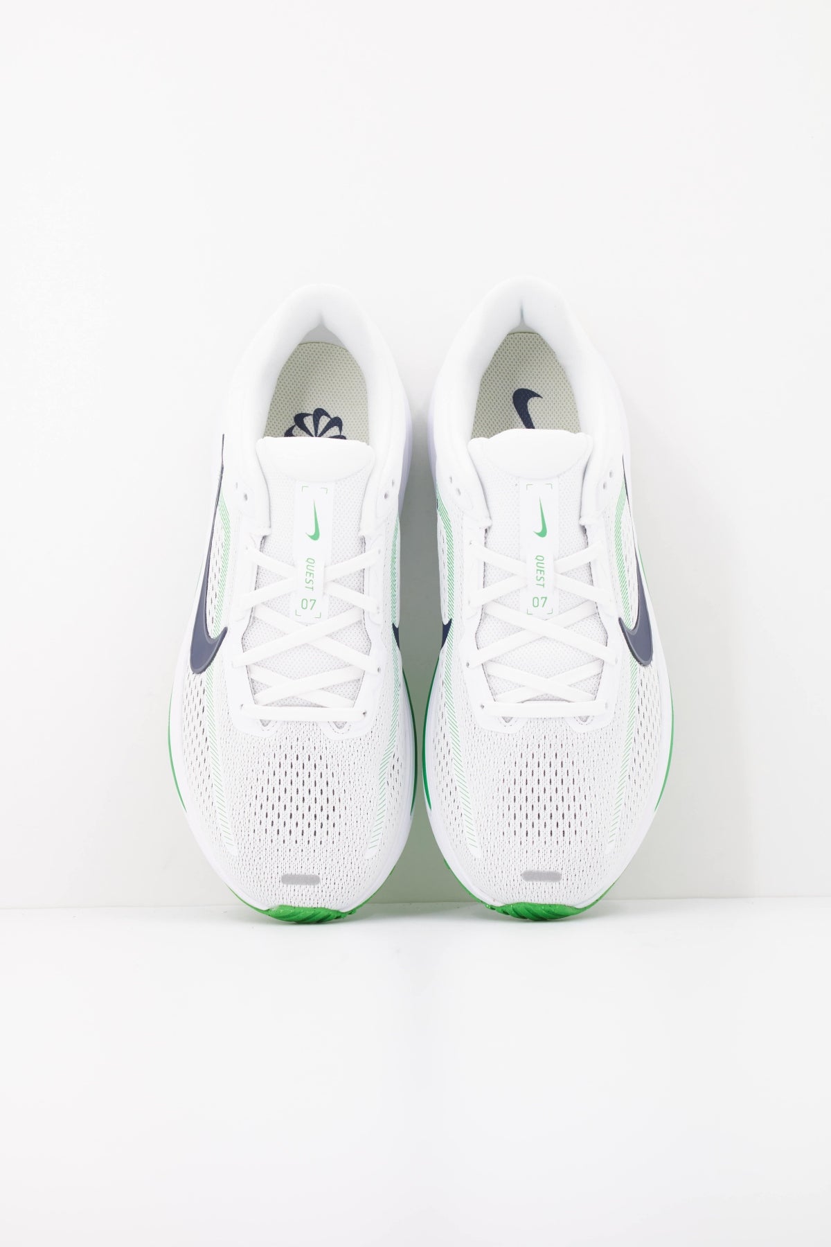 NIKE NIKE QUEST en color BLANCO (3)