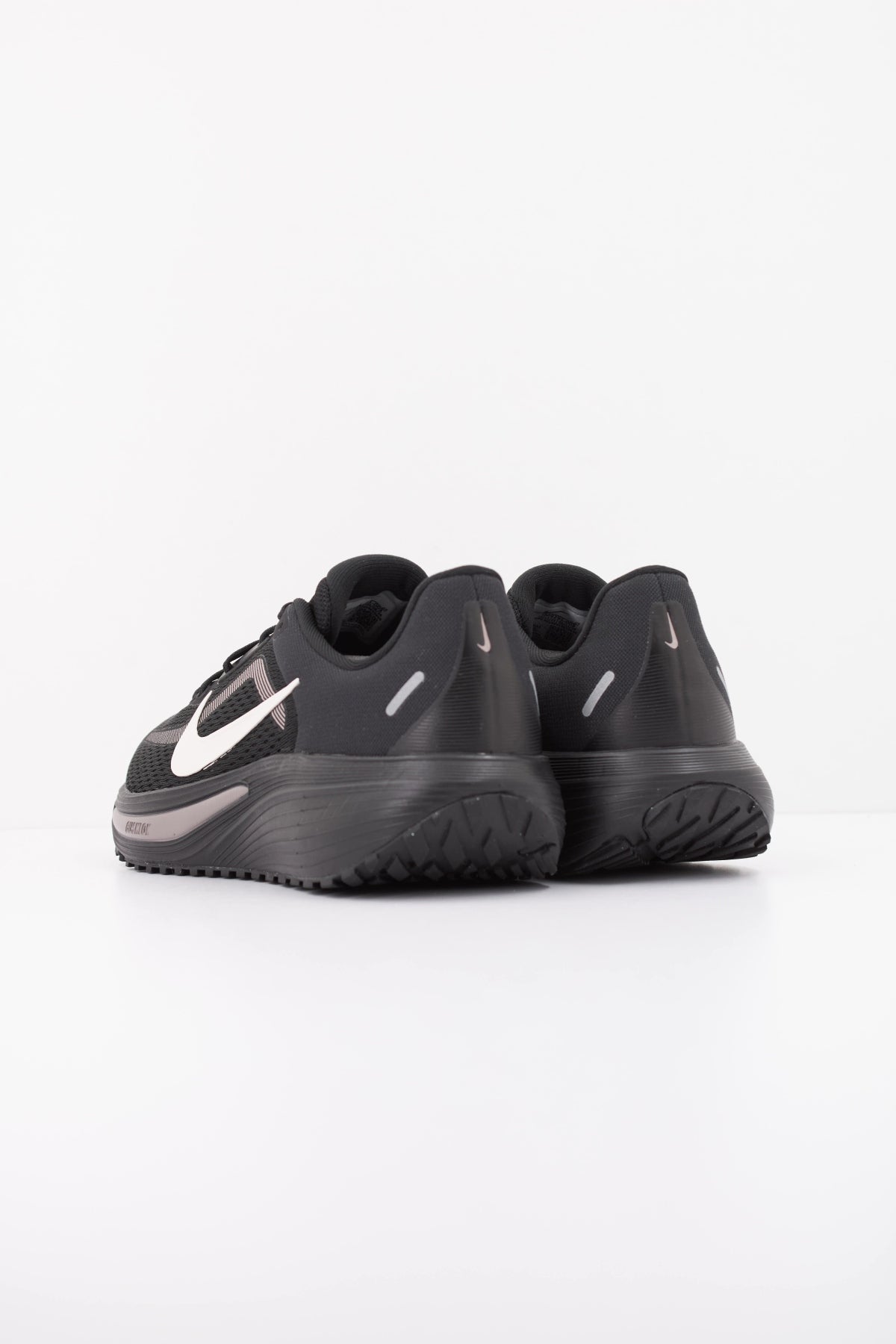NIKE W NIKE QUEST en color NEGRO (4)