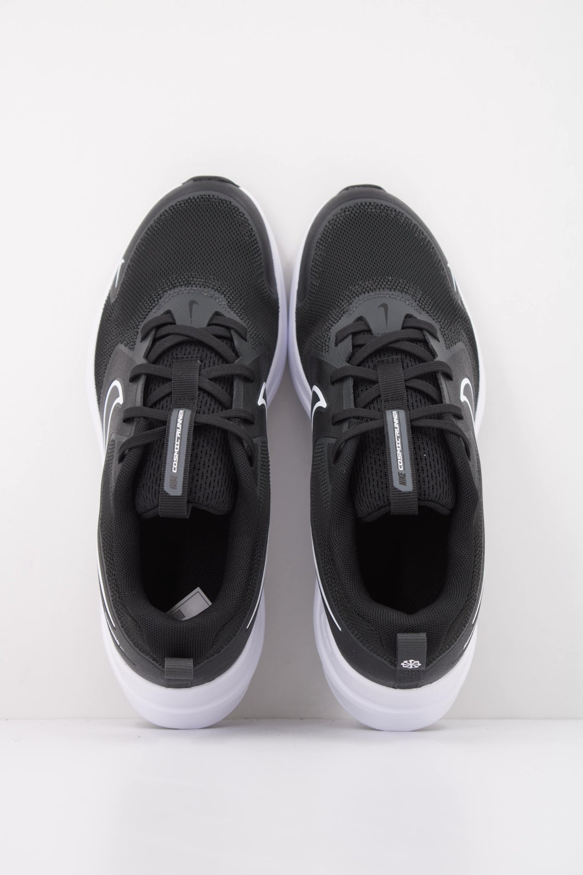 NIKE NIKE COSMIC RUNNER GS en color NEGRO (3)