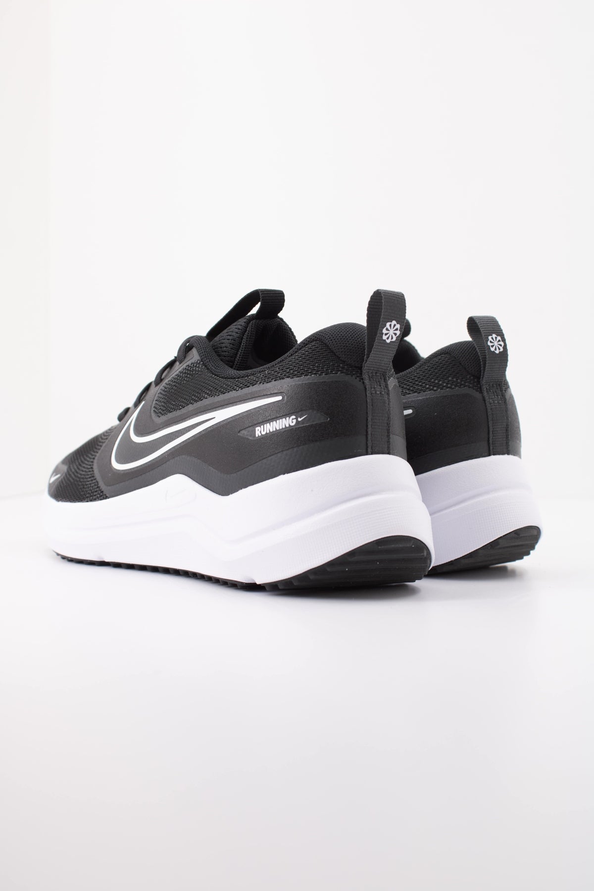 NIKE NIKE COSMIC RUNNER GS en color NEGRO (4)