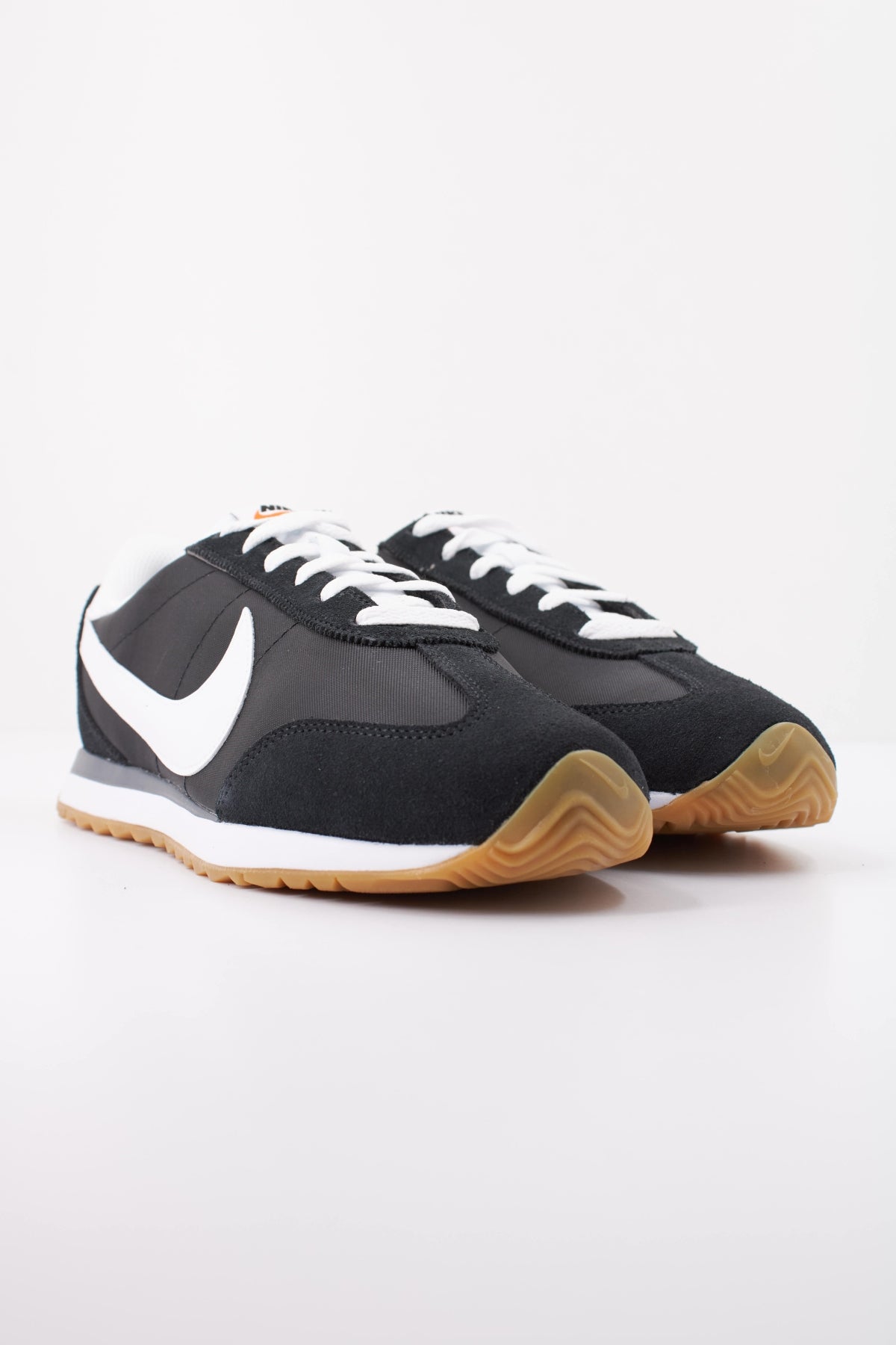NIKE NIKE PACIFIC GS en color NEGRO (2)
