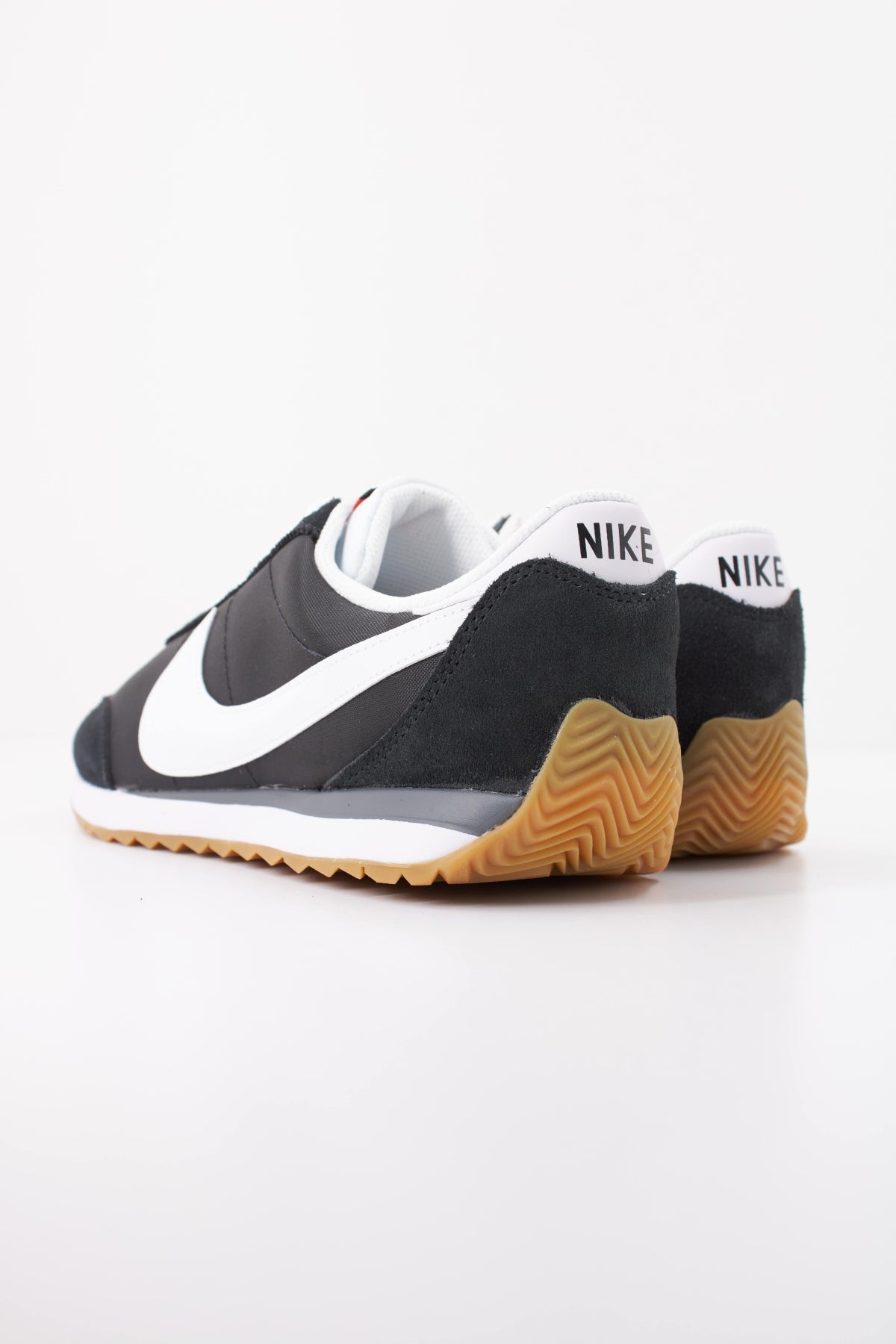 NIKE NIKE PACIFIC GS en color NEGRO (4)