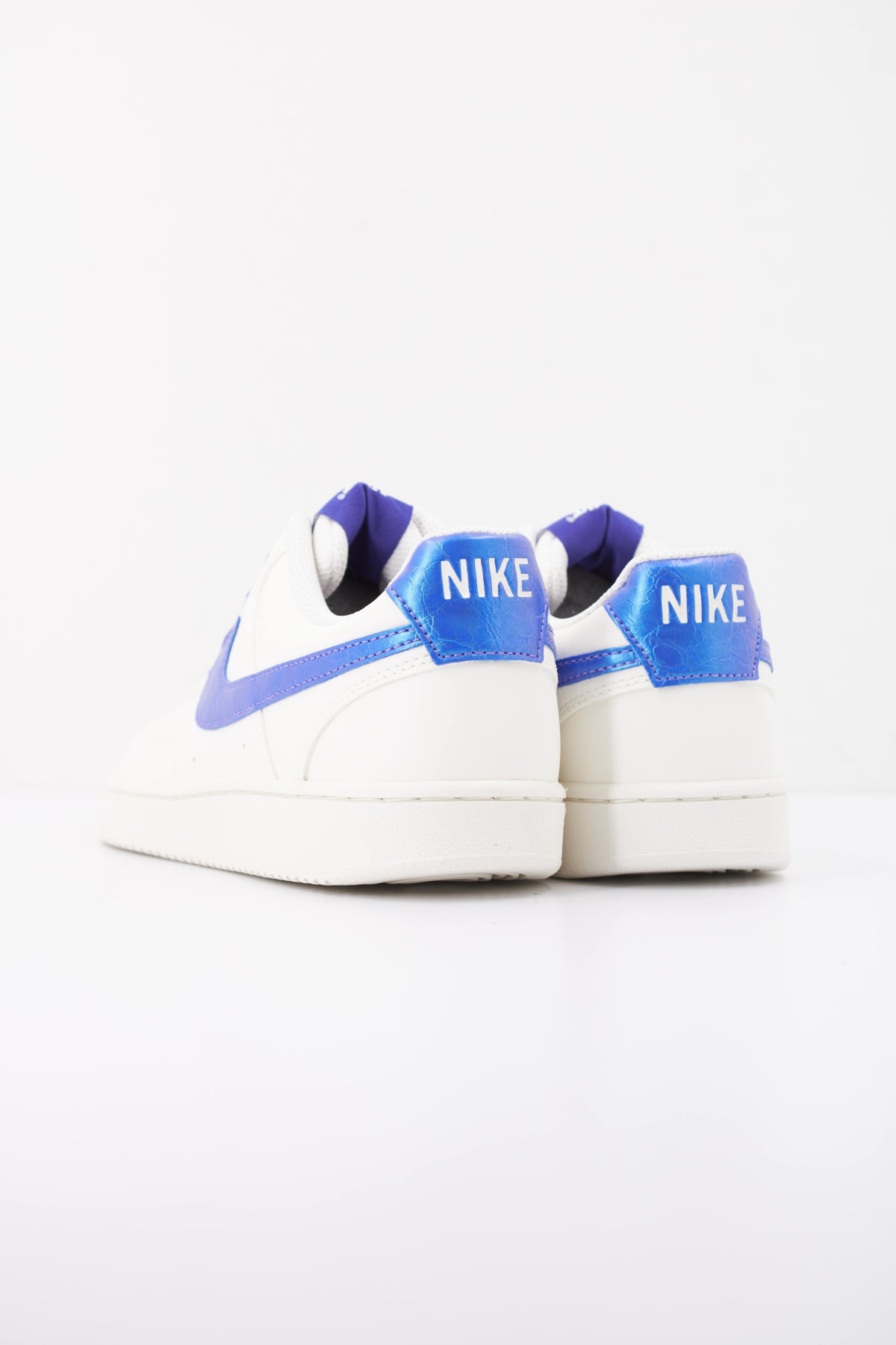 NIKE W NIKE COURT VISION LO SE en color BLANCO (4)