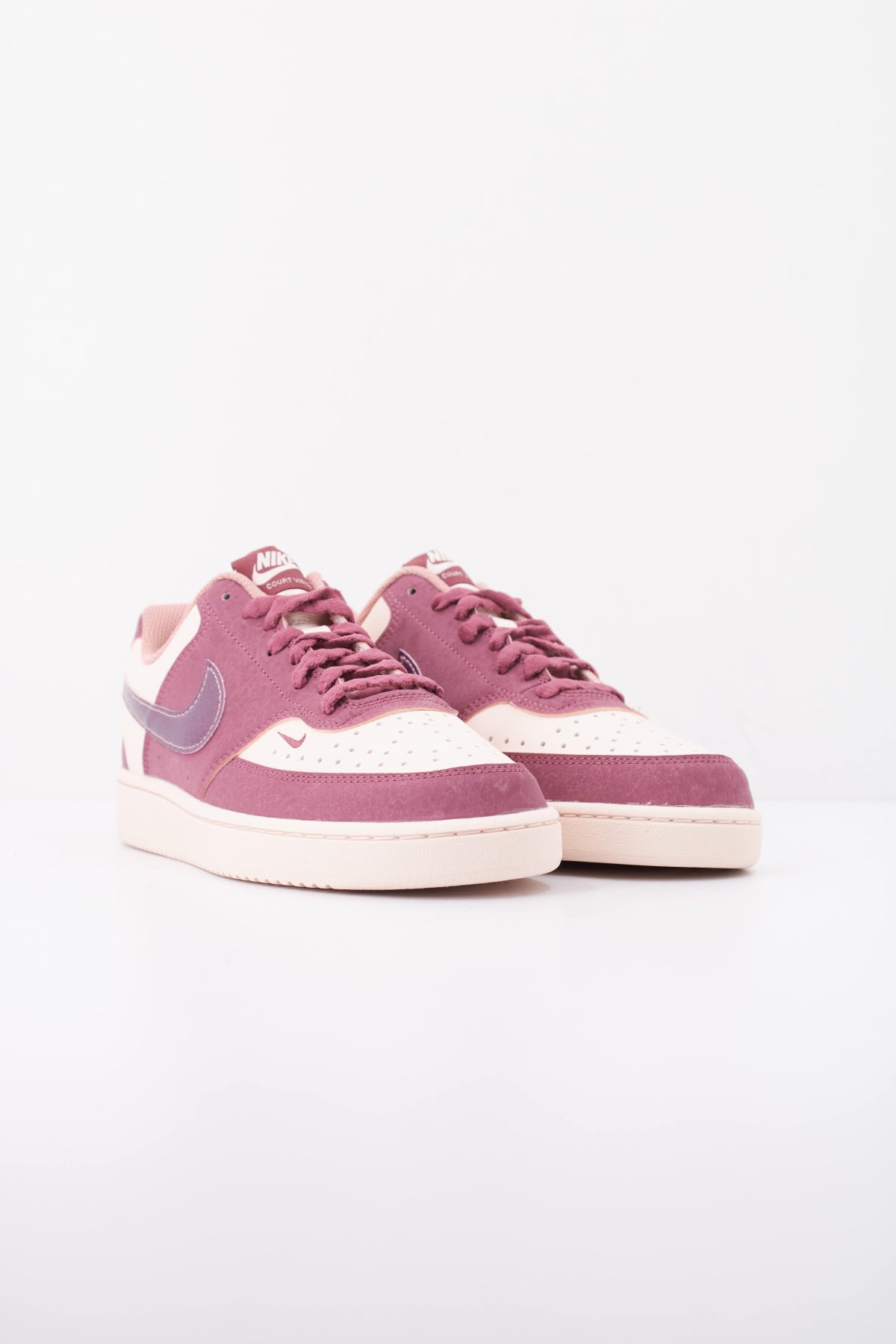 NIKE W NIKE COURT VISION LO LX en color BURDEOS (2)