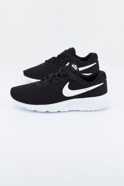 NIKE TANJUN en color NEGRO (2)
