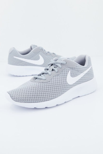 NIKE TANJUN en color GRIS (1)