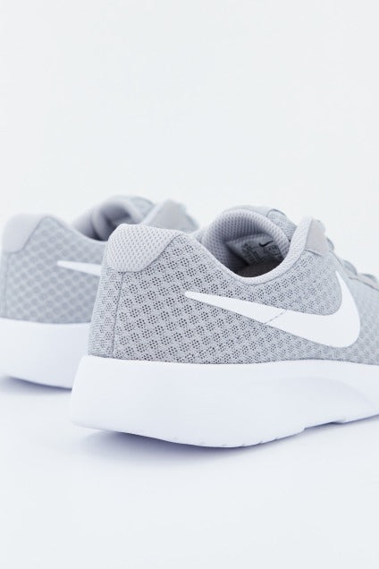 NIKE TANJUN en color GRIS (3)