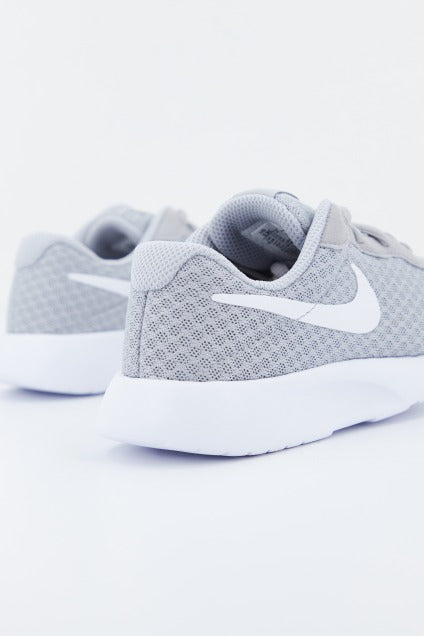 NIKE TANJUN en color GRIS (3)