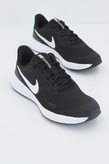 NIKE NIKE REVOLUTION GS en color NEGRO (1)