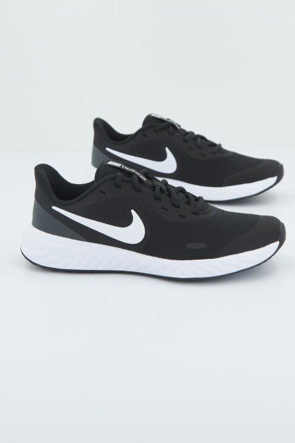 NIKE NIKE REVOLUTION GS en color NEGRO (3)