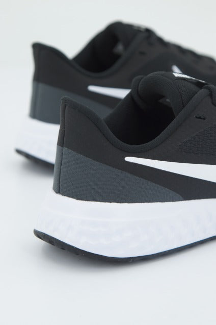 NIKE NIKE REVOLUTION GS en color NEGRO (4)