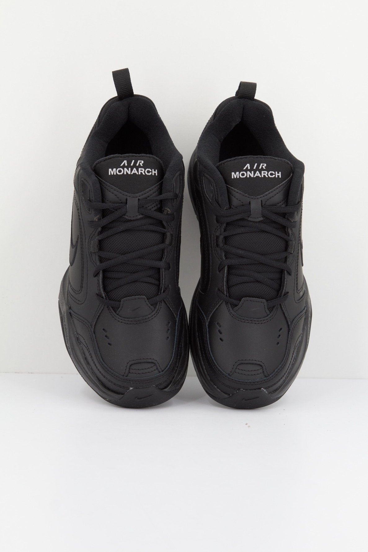 NIKE AIR MONARCH IV en color NEGRO (2)