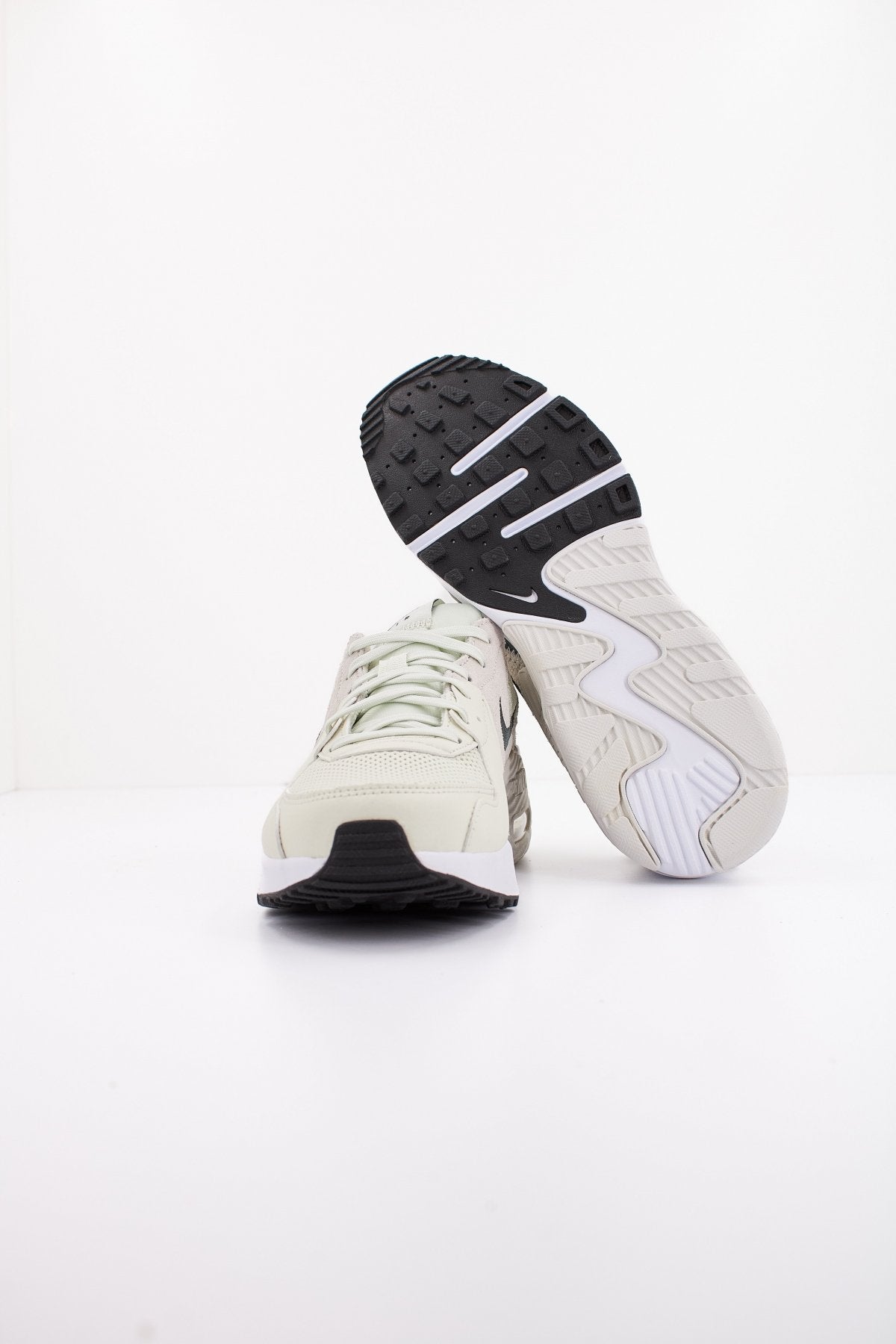 NIKE MAX EXCEEE en color VERDE (4)