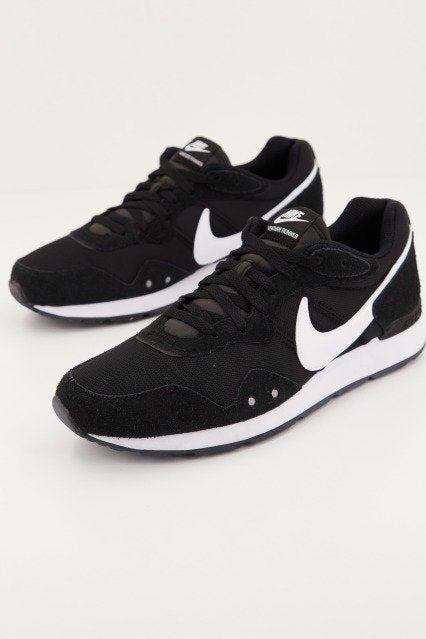 NIKE VENTURE RUNNER en color NEGRO (1)