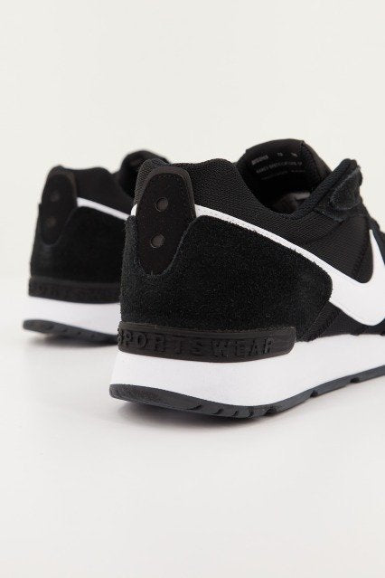 NIKE VENTURE RUNNER en color NEGRO (3)