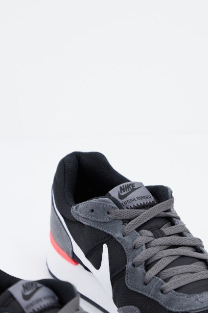 NIKE VENTURE RUNNER en color GRIS (2)