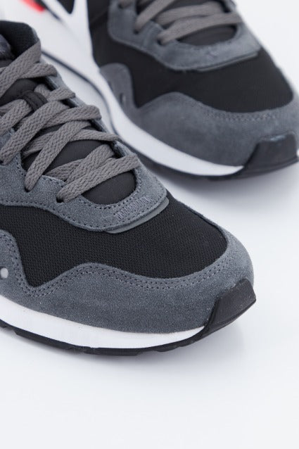 NIKE VENTURE RUNNER en color GRIS (3)
