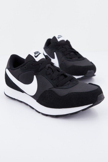 NIKE MD VALIANT BIG KIDS' SH en color NEGRO (1)