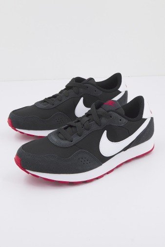 NIKE MD VALIANT BIG KIDS' SH en color NEGRO (1)