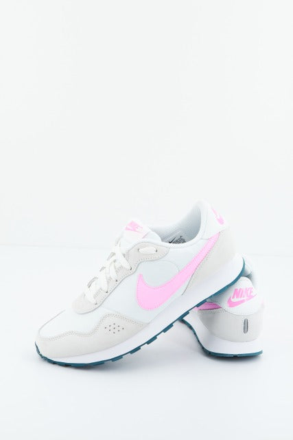 NIKE MD VALIANT BIG KIDS' SH en color BLANCO (3)