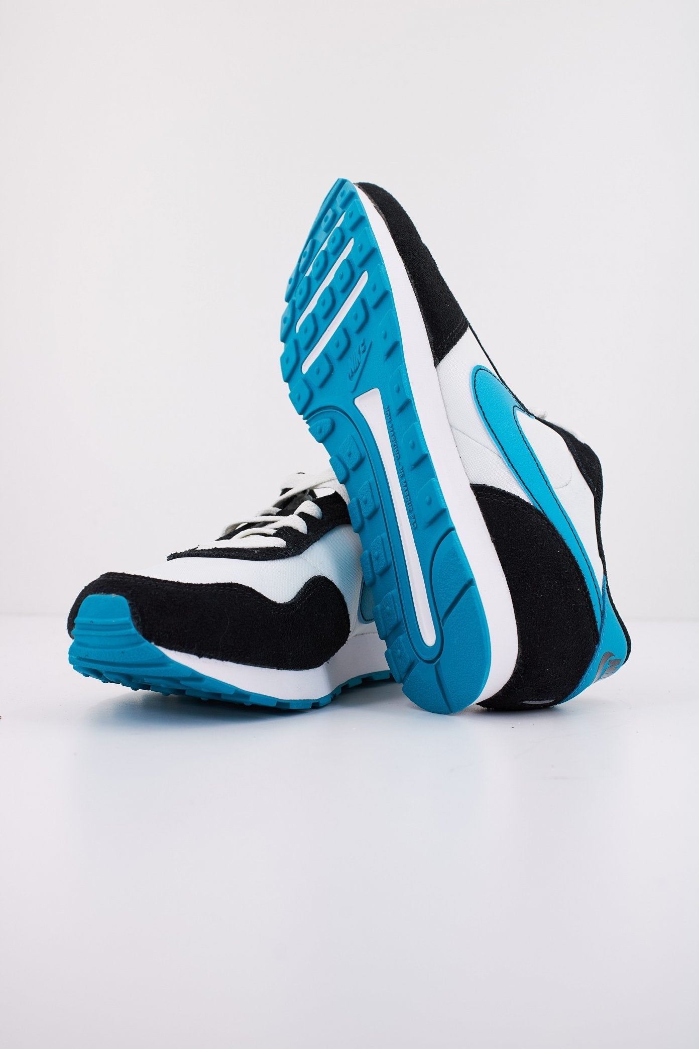 NIKE MD VALIANT BIG KIDS' SH en color BLANCO (4)