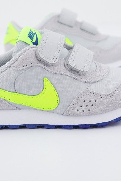 NIKE MD VALIANT en color GRIS (4)
