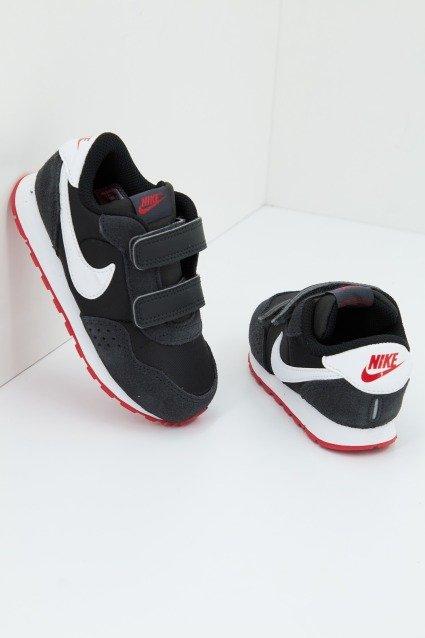 NIKE MD VALIANT en color GRIS (1)