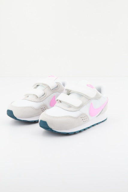 NIKE MD VALIANT en color BEIS (1)