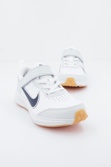 NIKE VARSITY en color BLANCO (2)