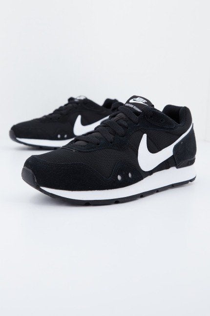 NIKE VENTURE RUNNER en color NEGRO (2)