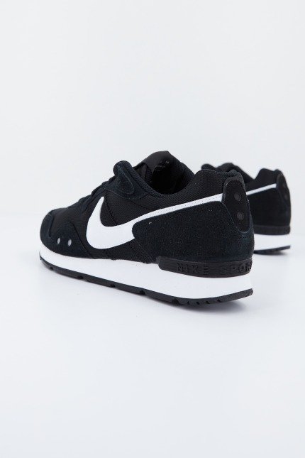 NIKE VENTURE RUNNER en color NEGRO (3)