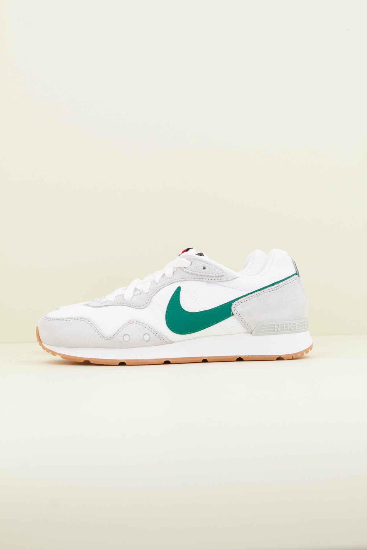 NIKE VENTURE RUNNER WOMEN'S en color BLANCO (1)