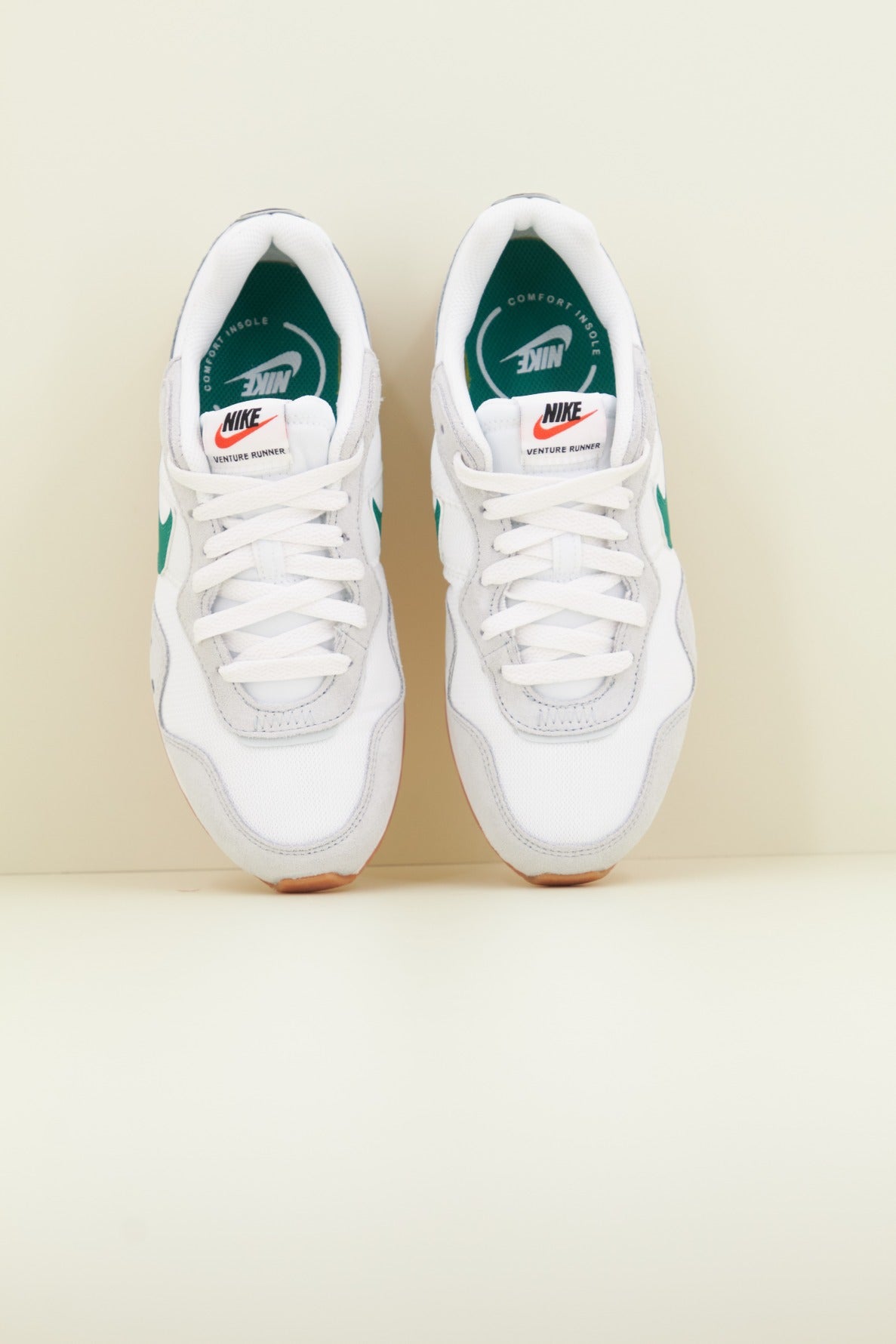 NIKE VENTURE RUNNER WOMEN'S en color BLANCO (2)