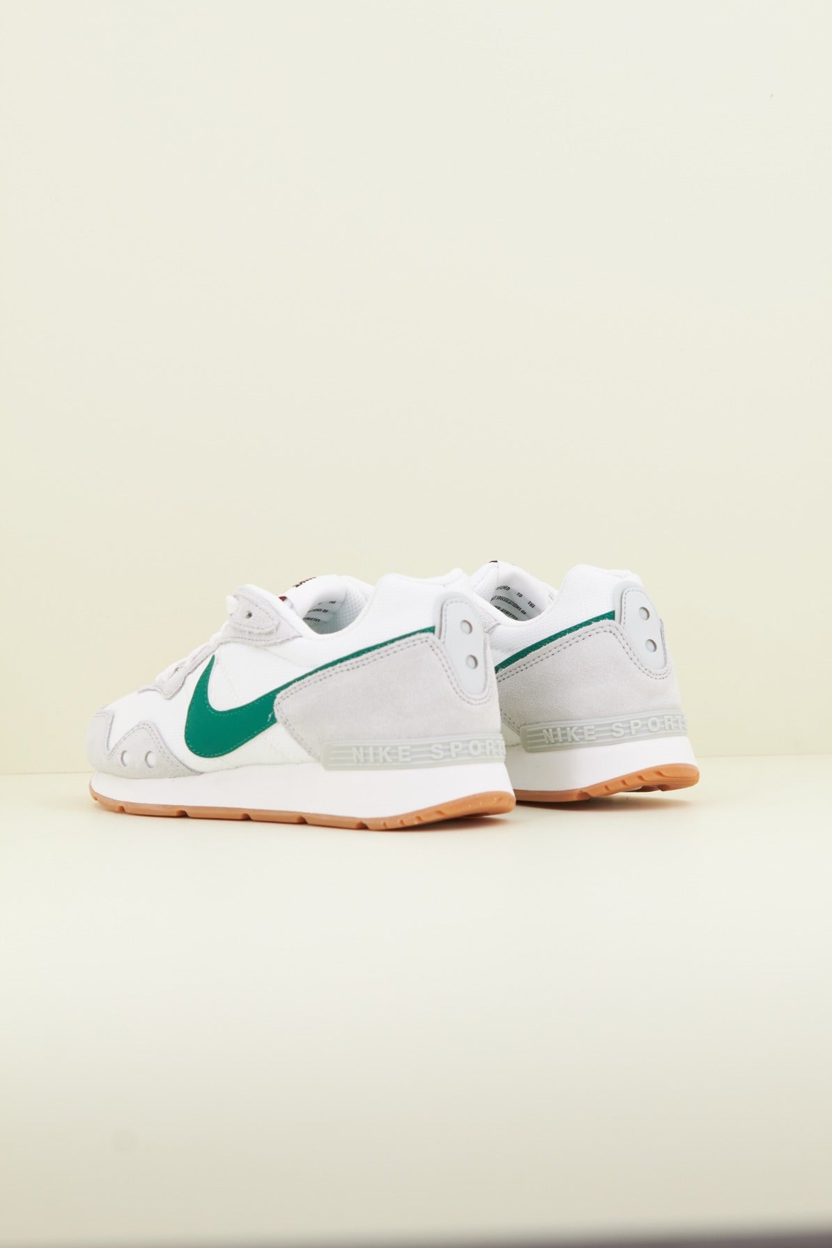 NIKE VENTURE RUNNER WOMEN'S en color BLANCO (3)