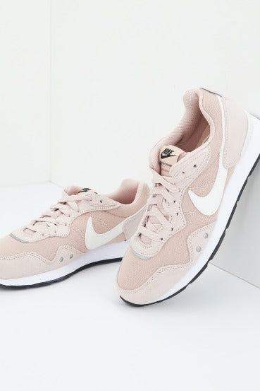 NIKE VENTURE RUNNER WOMEN'S en color ROSA (3)