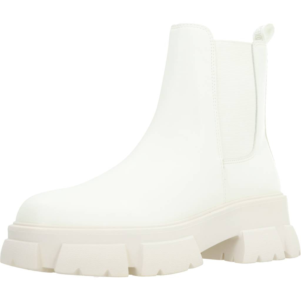 STEVE MADDEN TUNNEL en color BEIS (1)