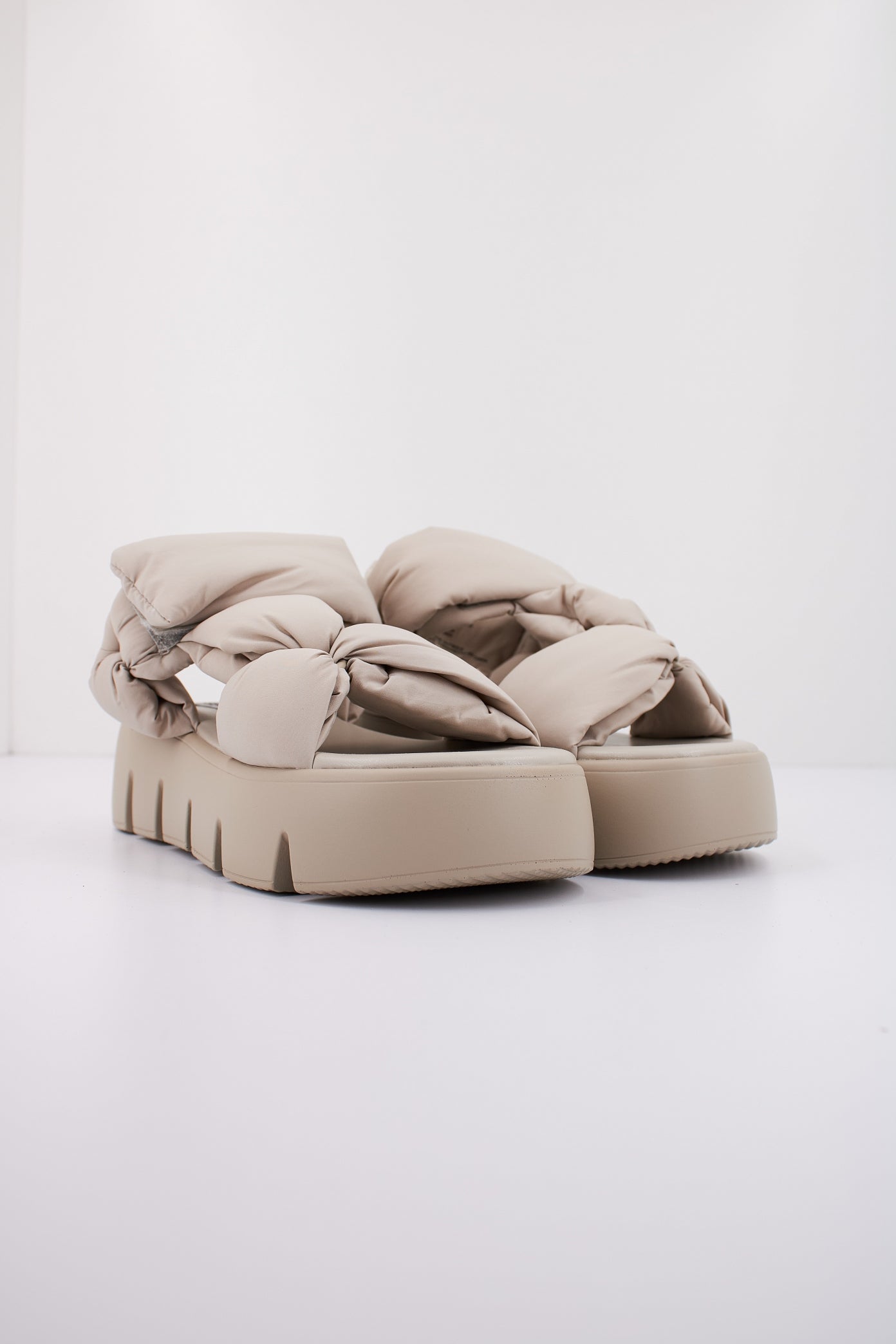 STEVE MADDEN BONKERS en color BEIS (2)