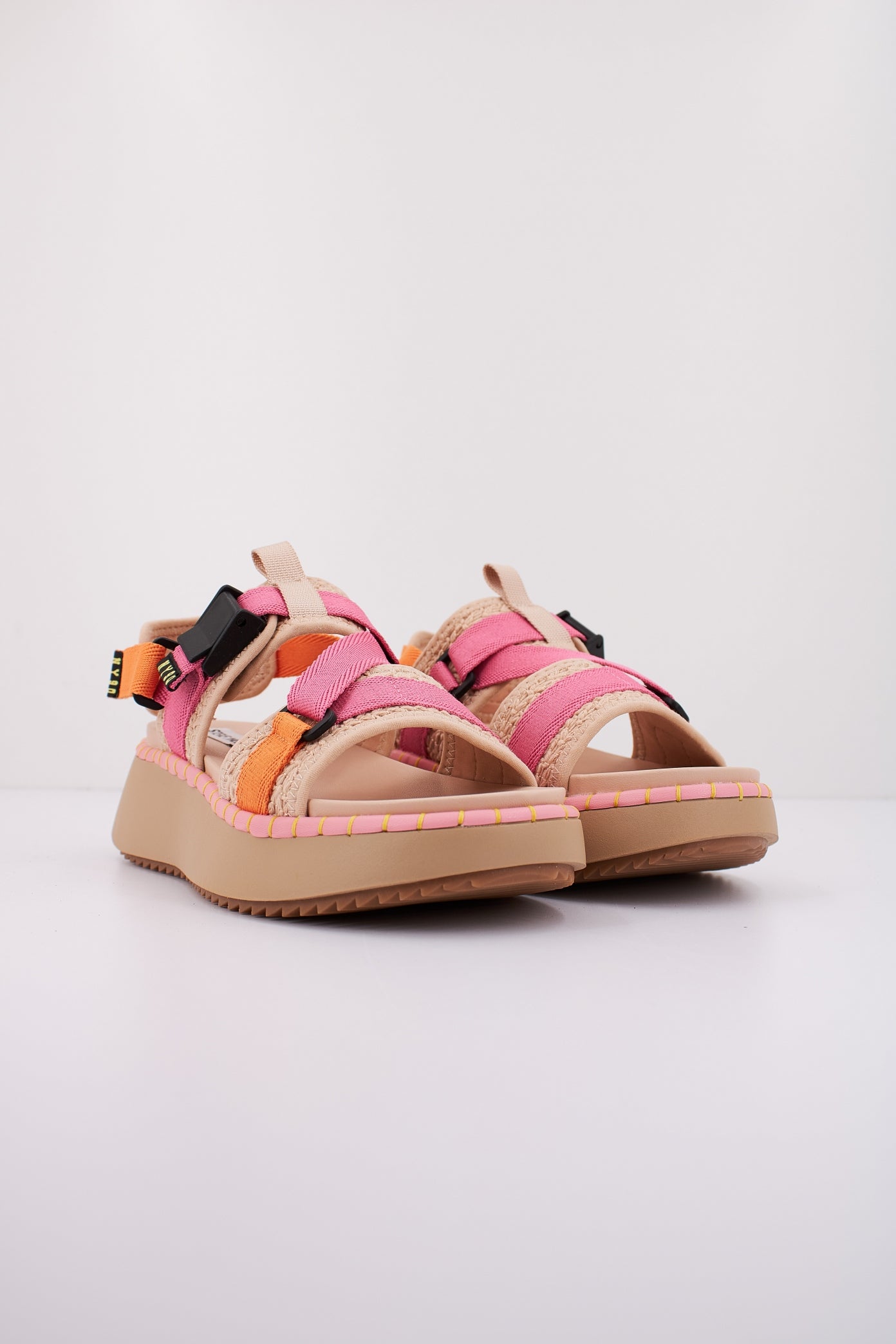 STEVE MADDEN DECORUM en color BEIS (2)