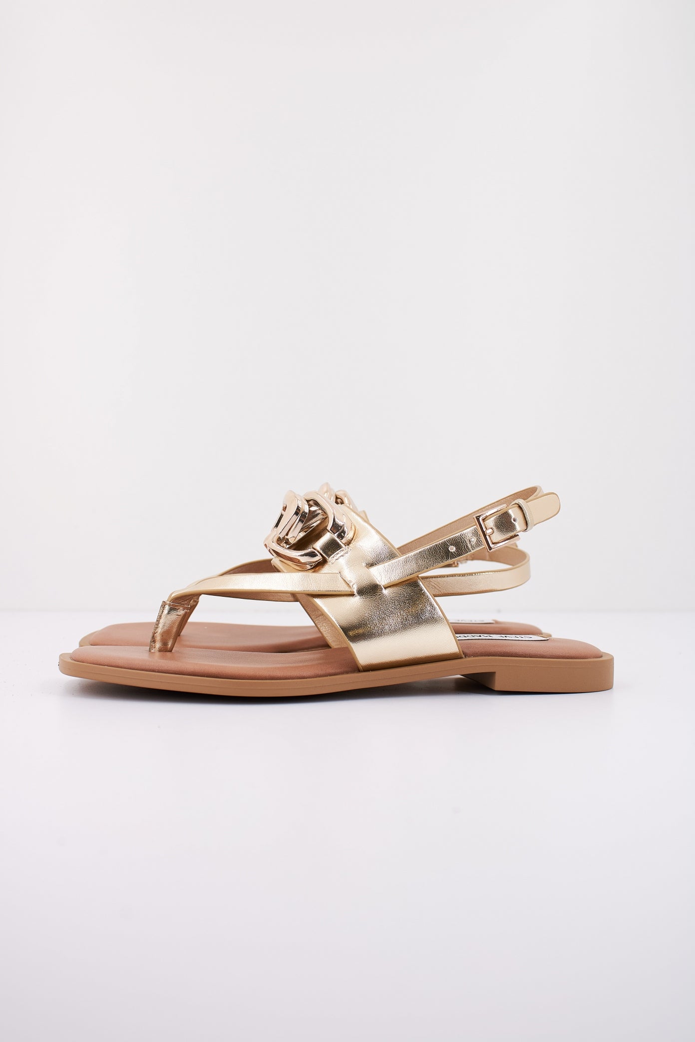 STEVE MADDEN GENIE  en color ORO  (1)