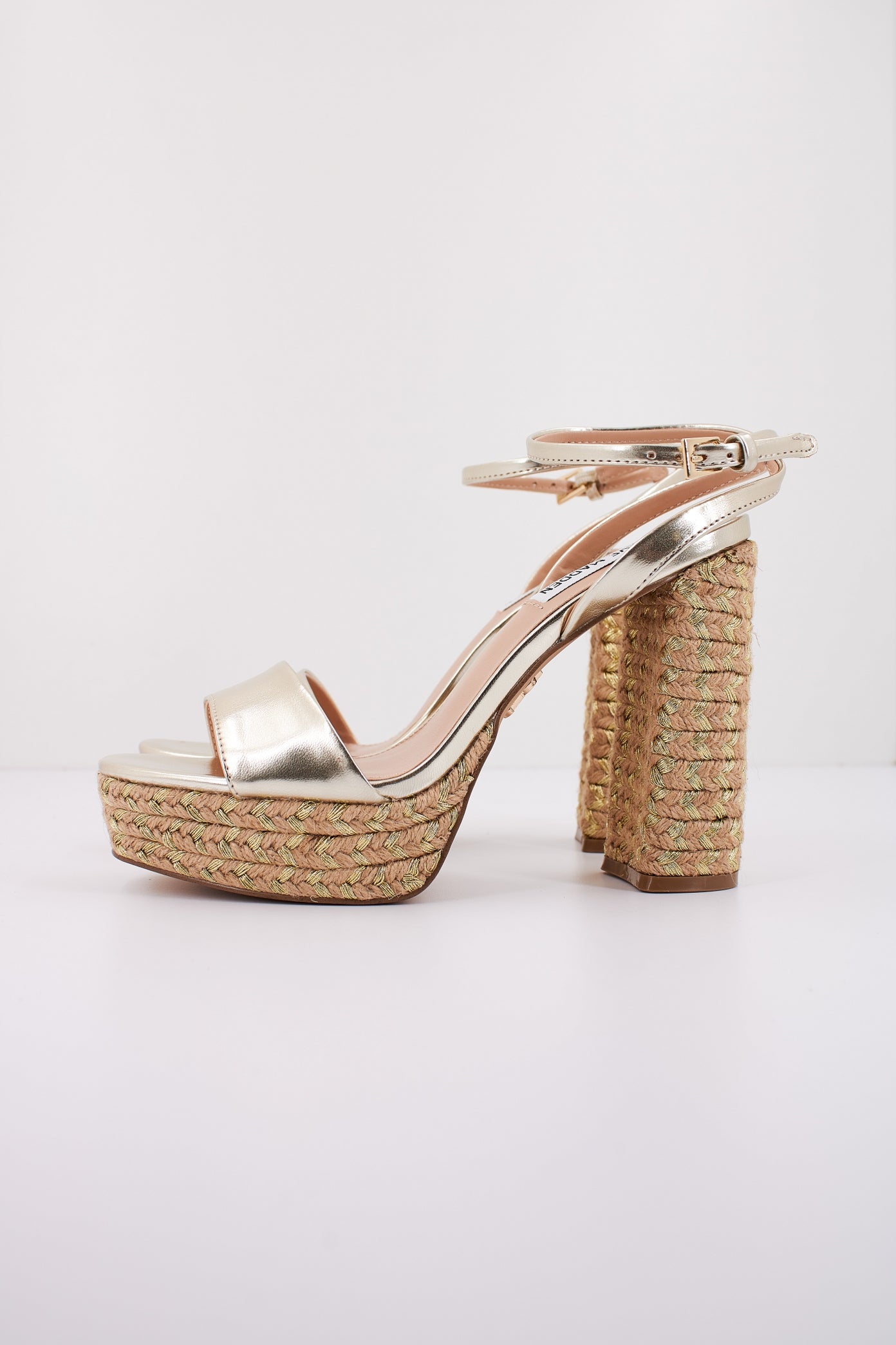 STEVE MADDEN LIVID en color ORO (1)
