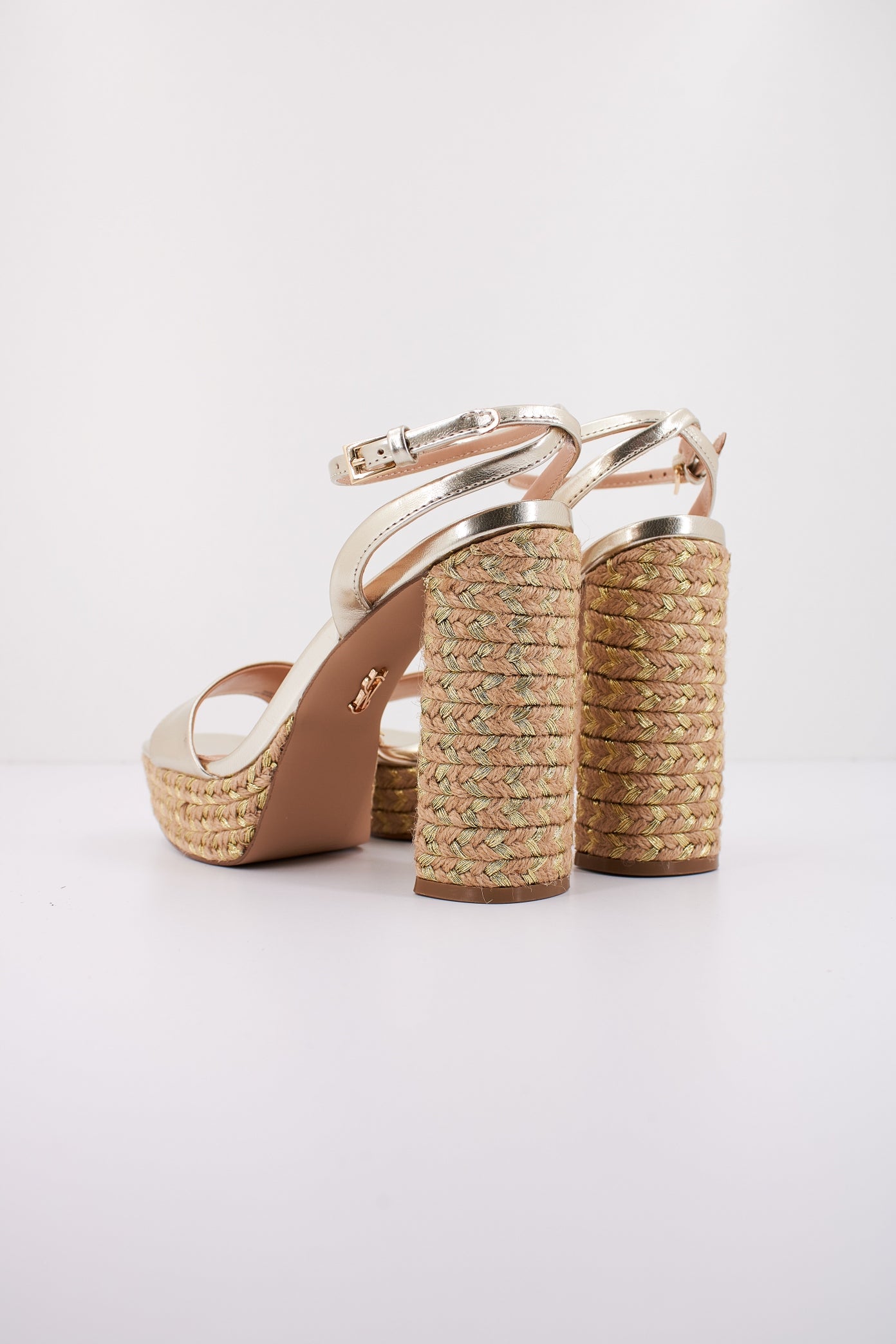 STEVE MADDEN LIVID en color ORO (3)