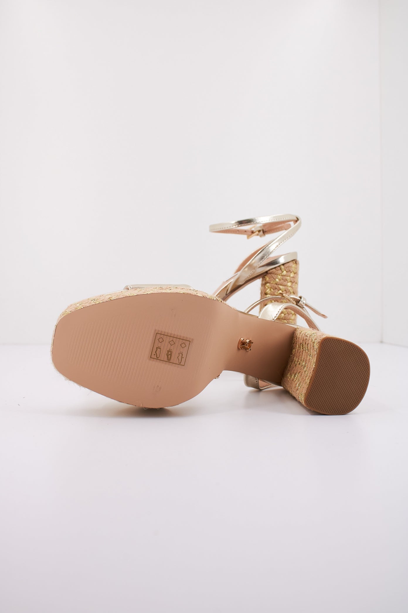 STEVE MADDEN LIVID en color ORO (4)