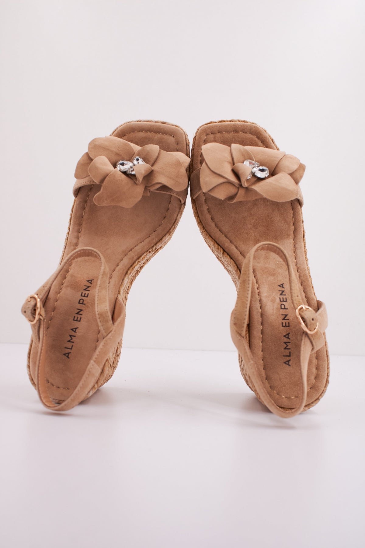 ALMA EN PENA V en color MARRON CLARO (3)