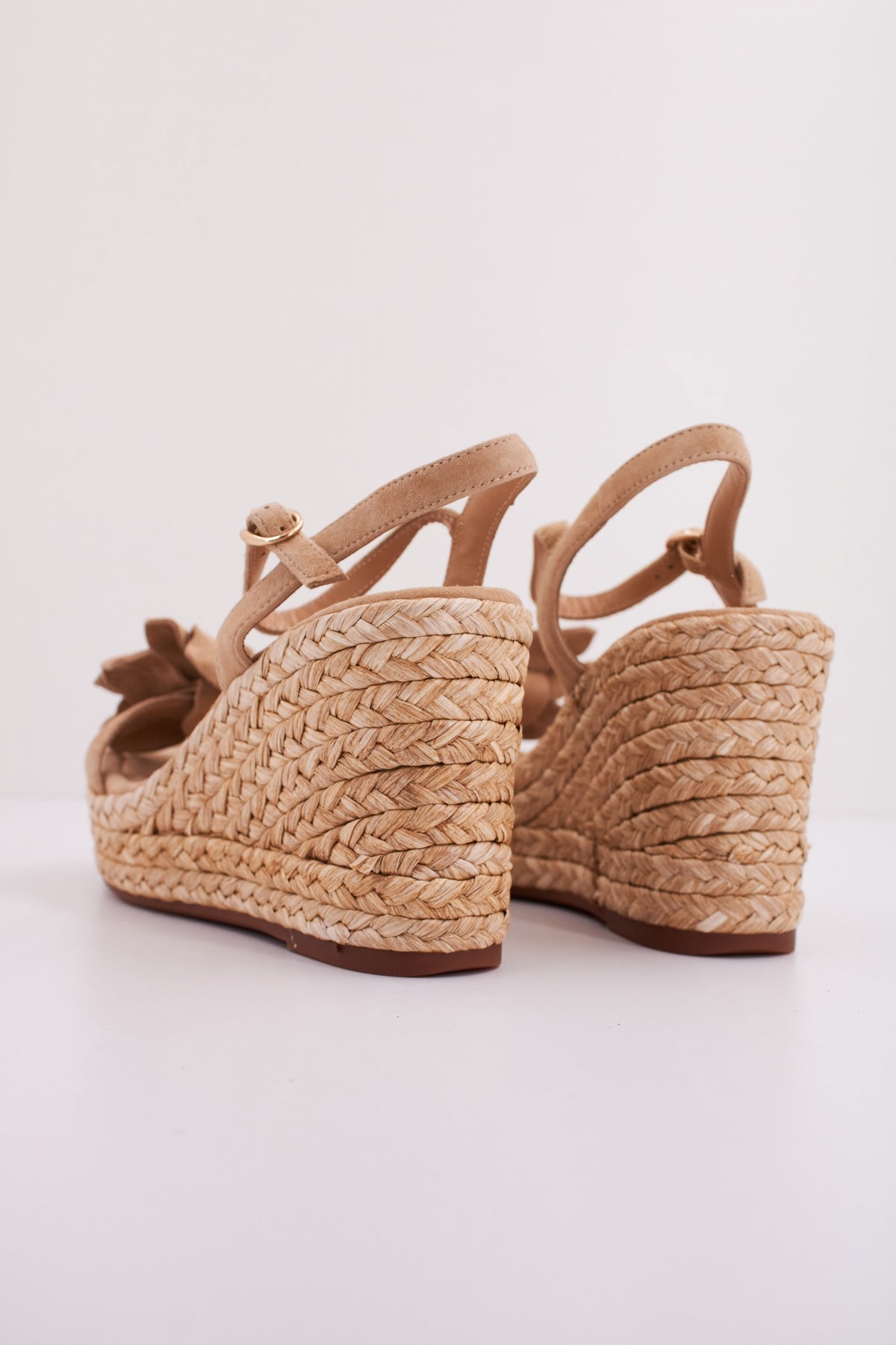 ALMA EN PENA V en color MARRON CLARO (4)