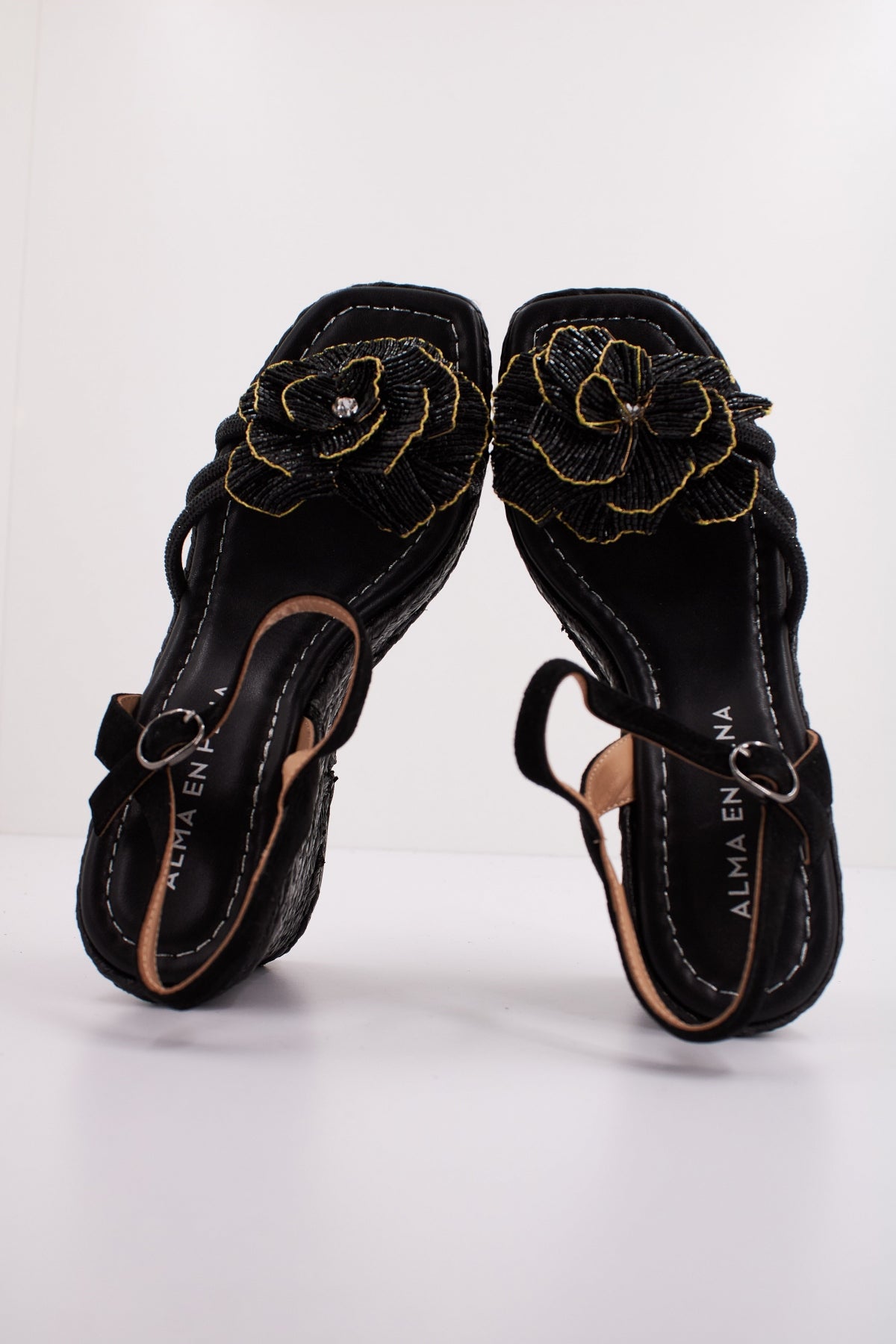 ALMA EN PENA V en color NEGRO (3)