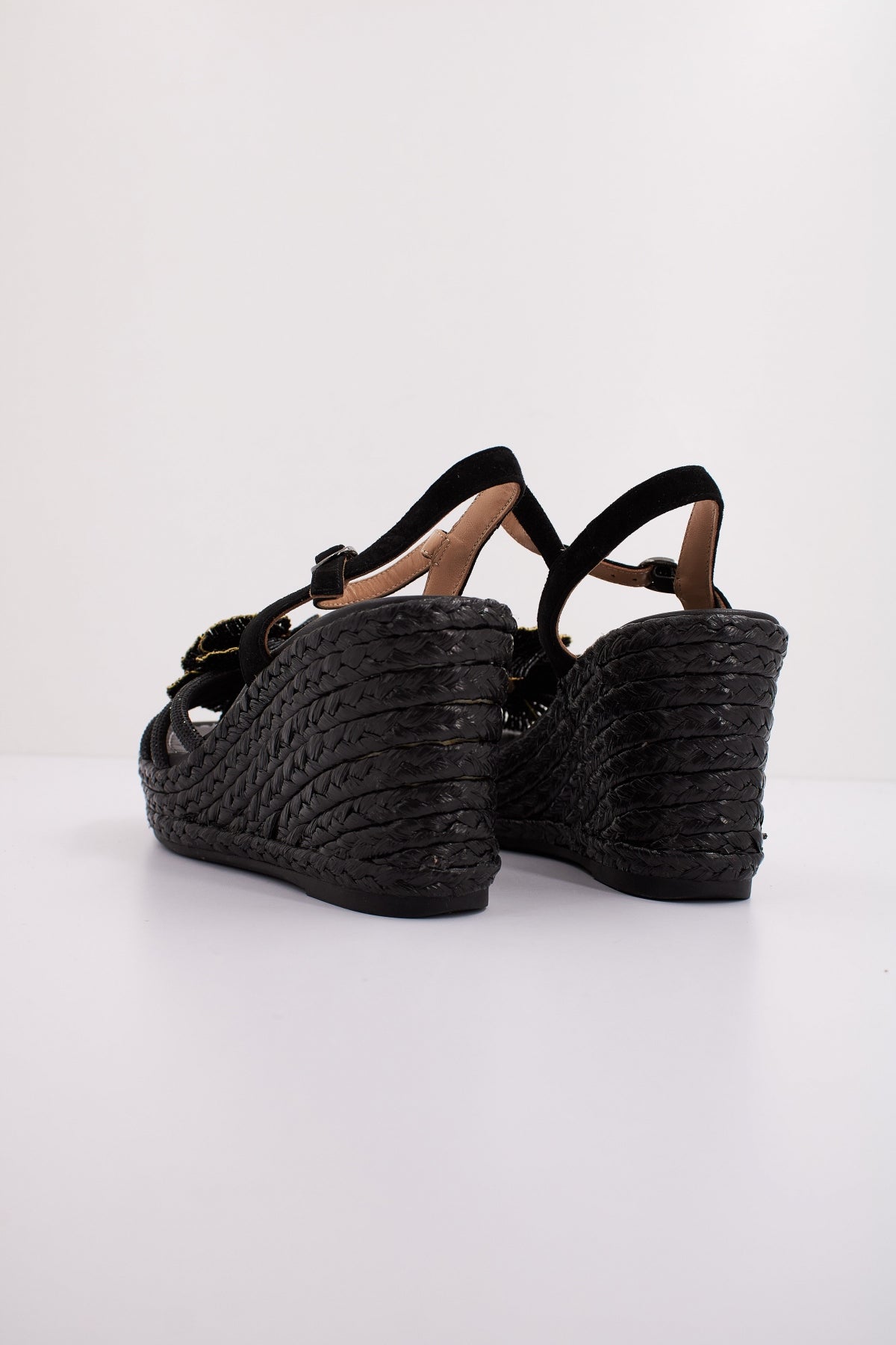 ALMA EN PENA V en color NEGRO (4)