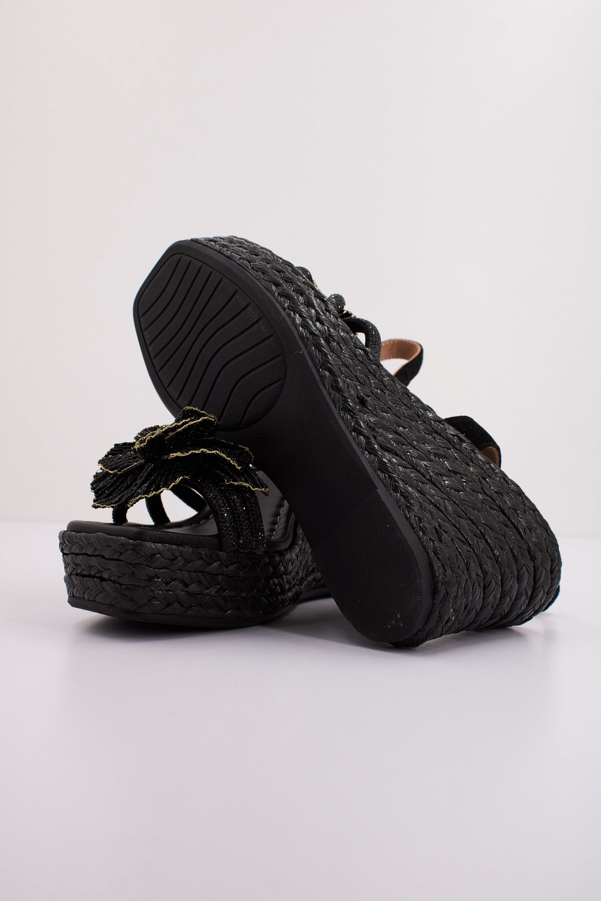 ALMA EN PENA V en color NEGRO (5)