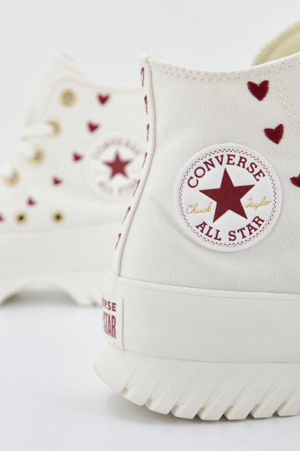 CONVERSE CHUCK TAYLOR ALL STAR LUGGED . PLATFORM HEARTS en color BLANCO (2)