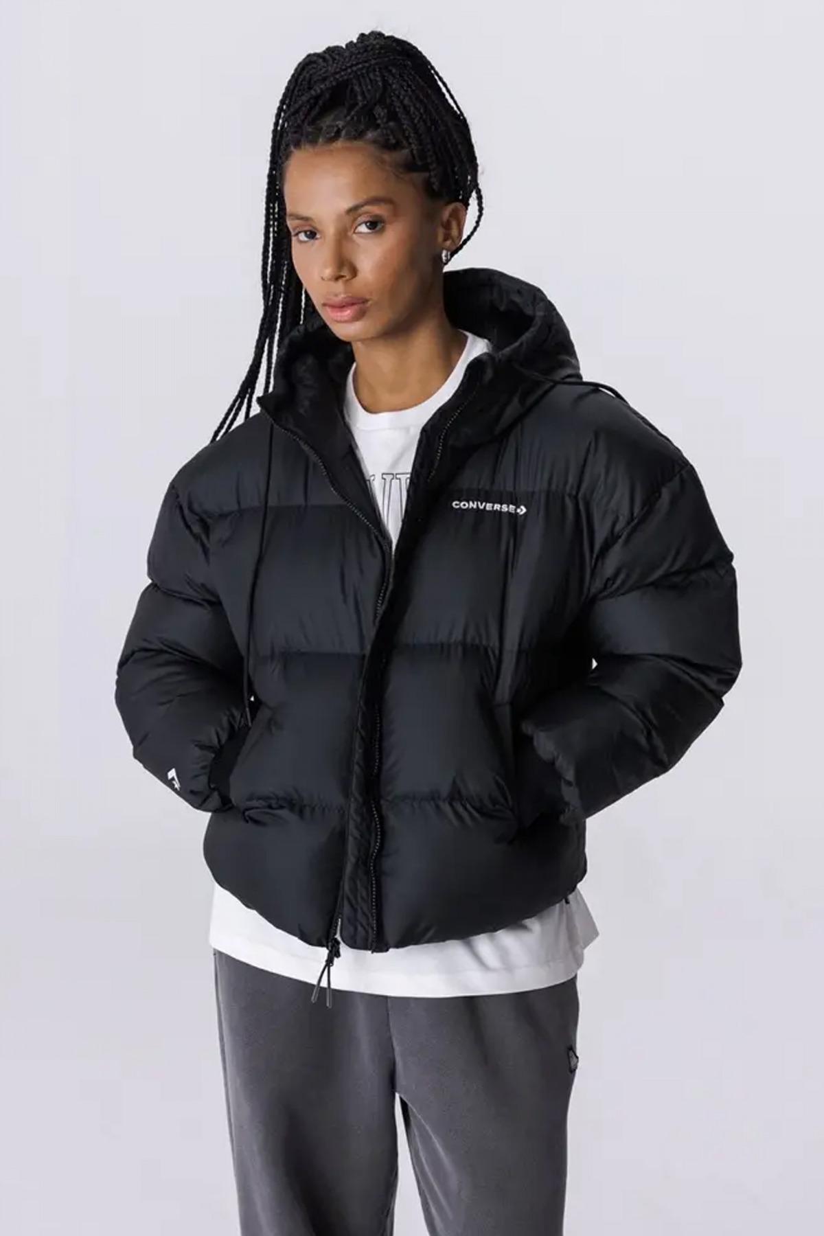 CONVERSE SYNTHETIC SHORT PUFFER JACKET en color NEGRO (1)